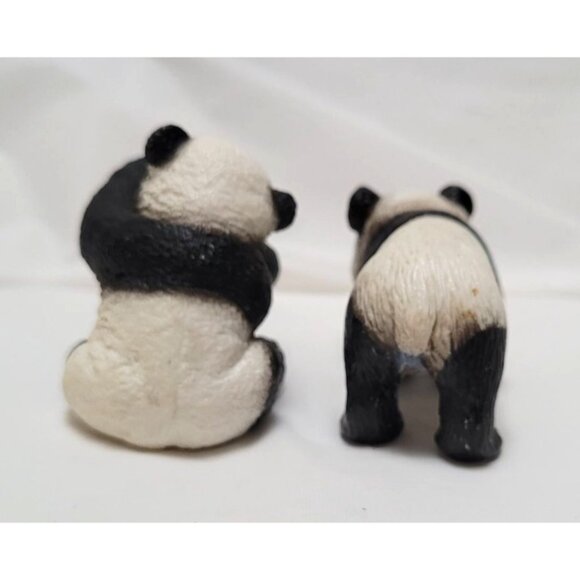 Schleich 2014 Set of 2 Black & White Sitting Standing Panda Cubs Figurines Toys - Picture 4 of 7